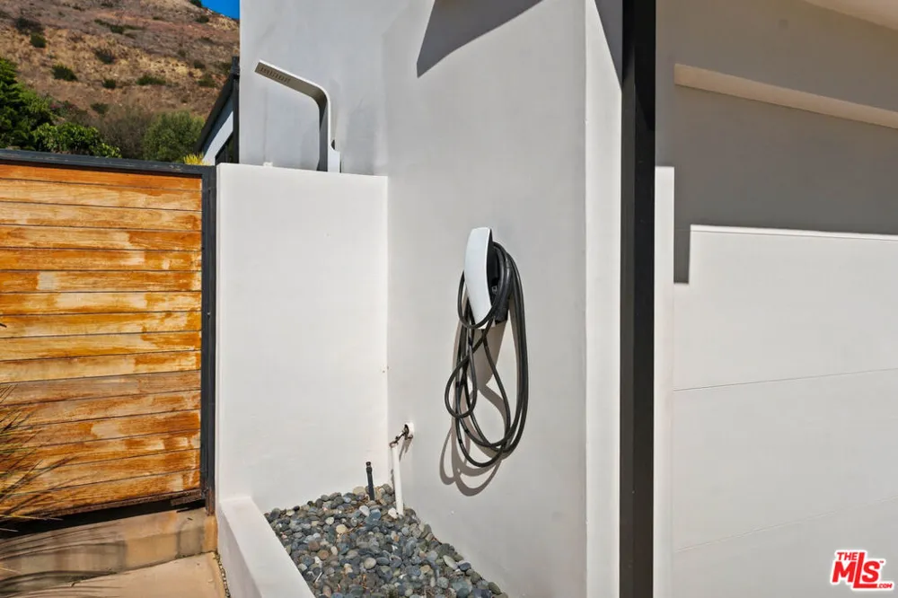 20345 Seaboard Road Malibu, CA 90265