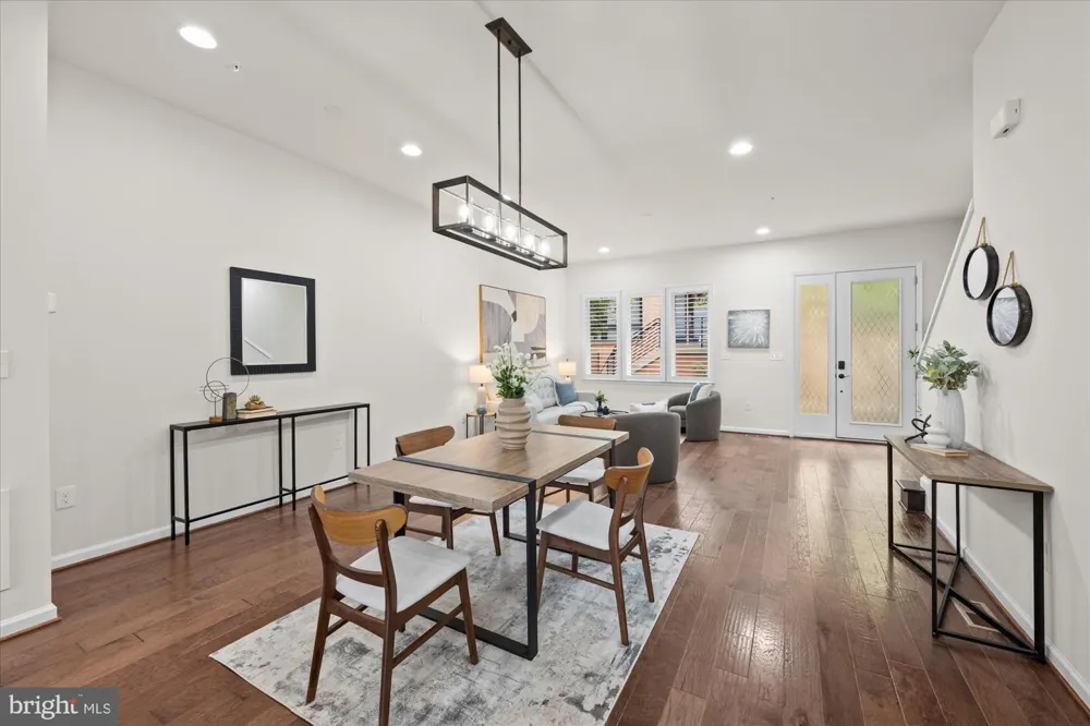 130 CAMBRIA WALK Alexandria, VA 22304