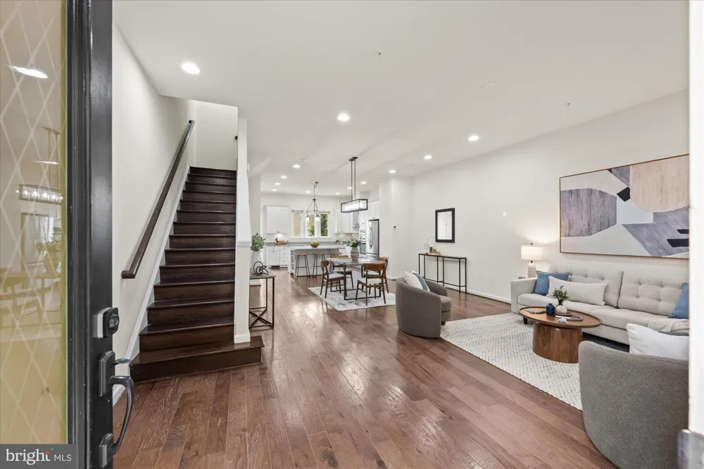 130 CAMBRIA WALK Alexandria, VA 22304