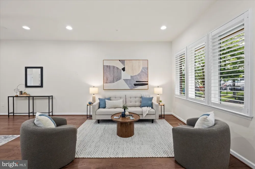 130 CAMBRIA WALK Alexandria, VA 22304