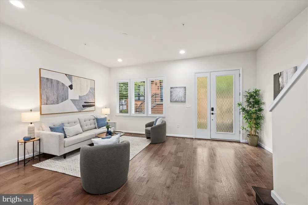 130 CAMBRIA WALK Alexandria, VA 22304