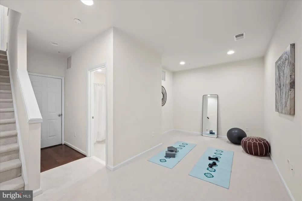 130 CAMBRIA WALK Alexandria, VA 22304
