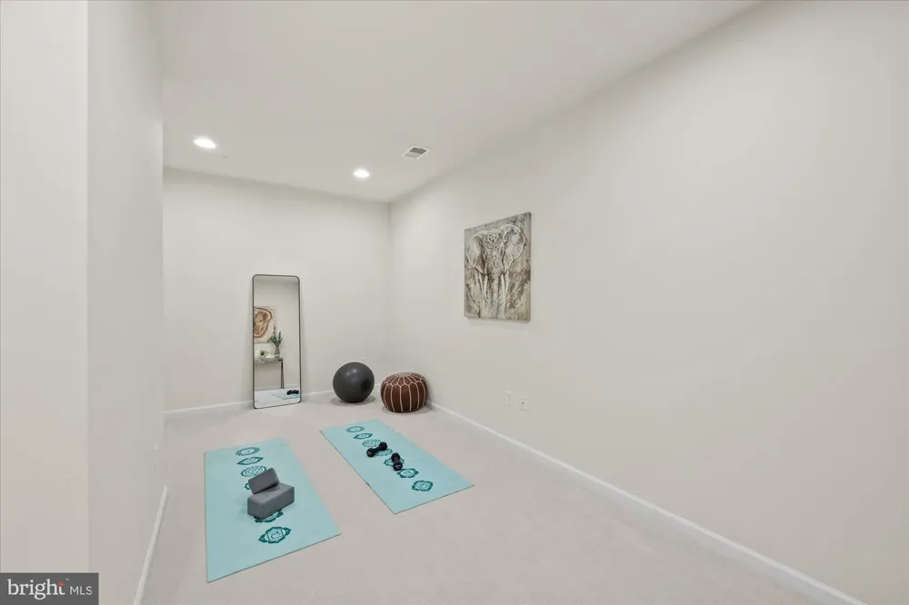 130 CAMBRIA WALK Alexandria, VA 22304