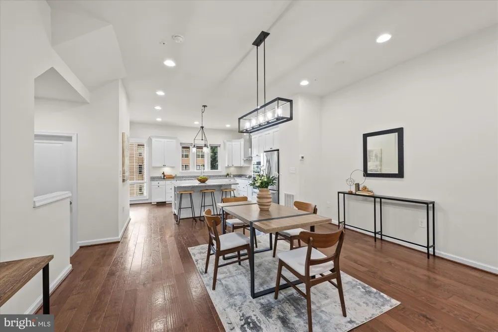 130 CAMBRIA WALK Alexandria, VA 22304