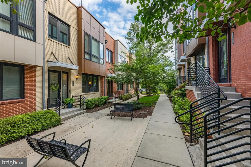 130 CAMBRIA WALK Alexandria, VA 22304