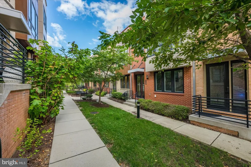 130 CAMBRIA WALK Alexandria, VA 22304