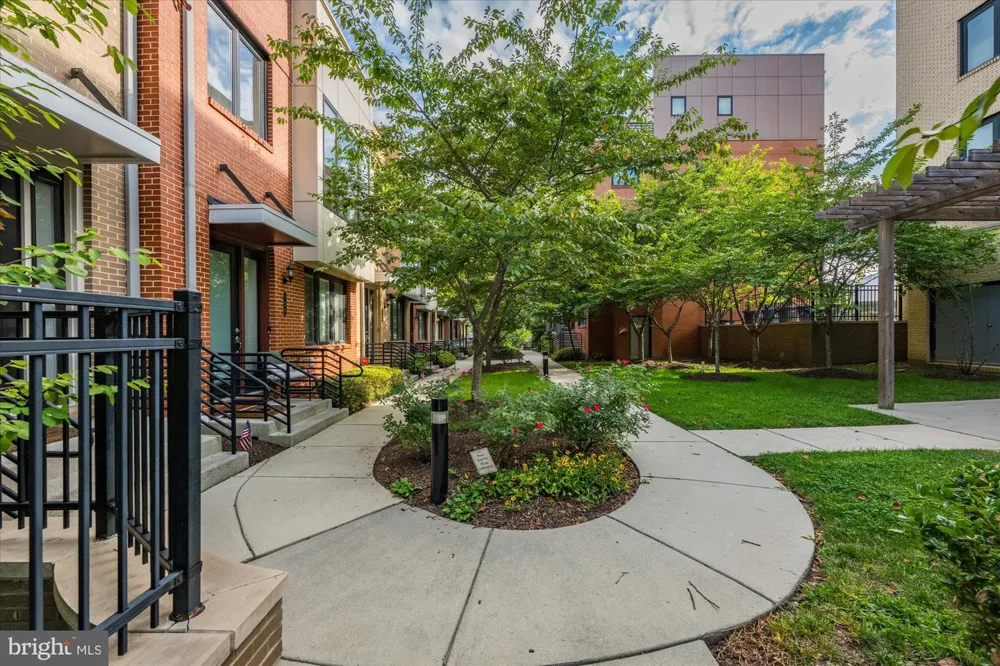 130 CAMBRIA WALK Alexandria, VA 22304