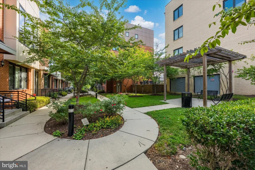 130 CAMBRIA WALK Alexandria, VA 22304