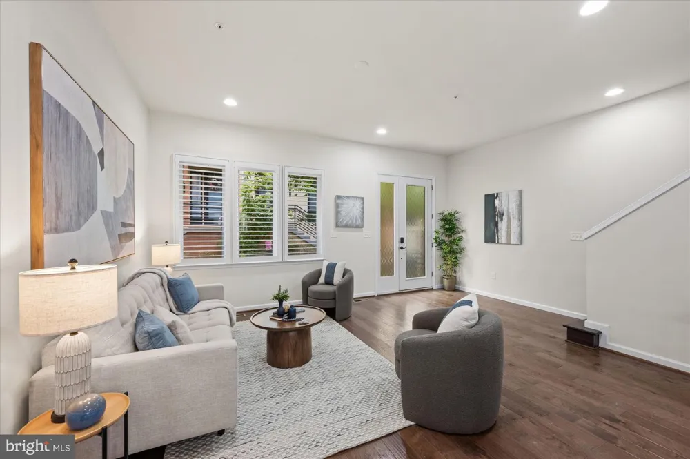 130 CAMBRIA WALK Alexandria, VA 22304