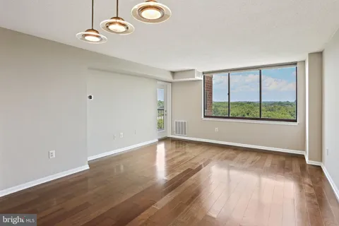 10101 GROSVENOR PLACE #1110