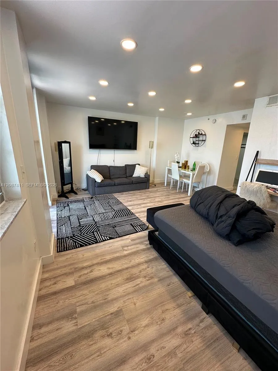 2829 Indian Creek Dr #804 Miami Beach, FL 33140