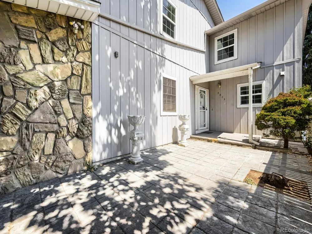 2813 S Xanadu Way Aurora, CO 80014