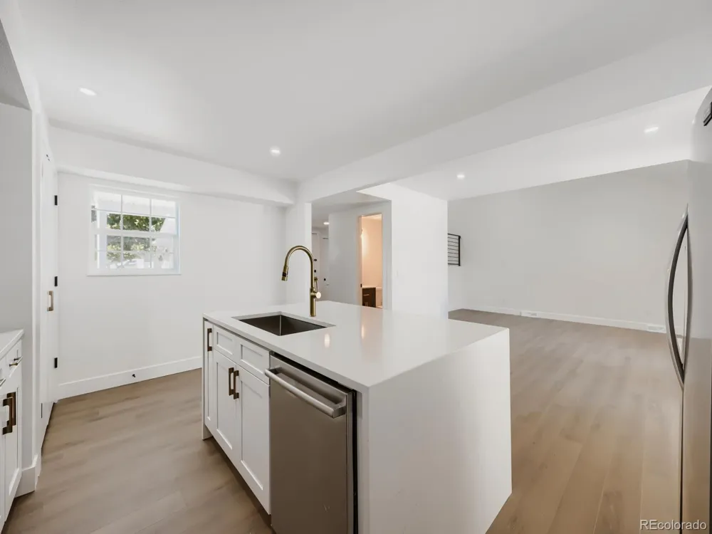 2813 S Xanadu Way Aurora, CO 80014