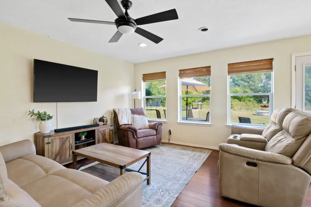 380 Frontage Rd Mt Pleasant, TX 75455