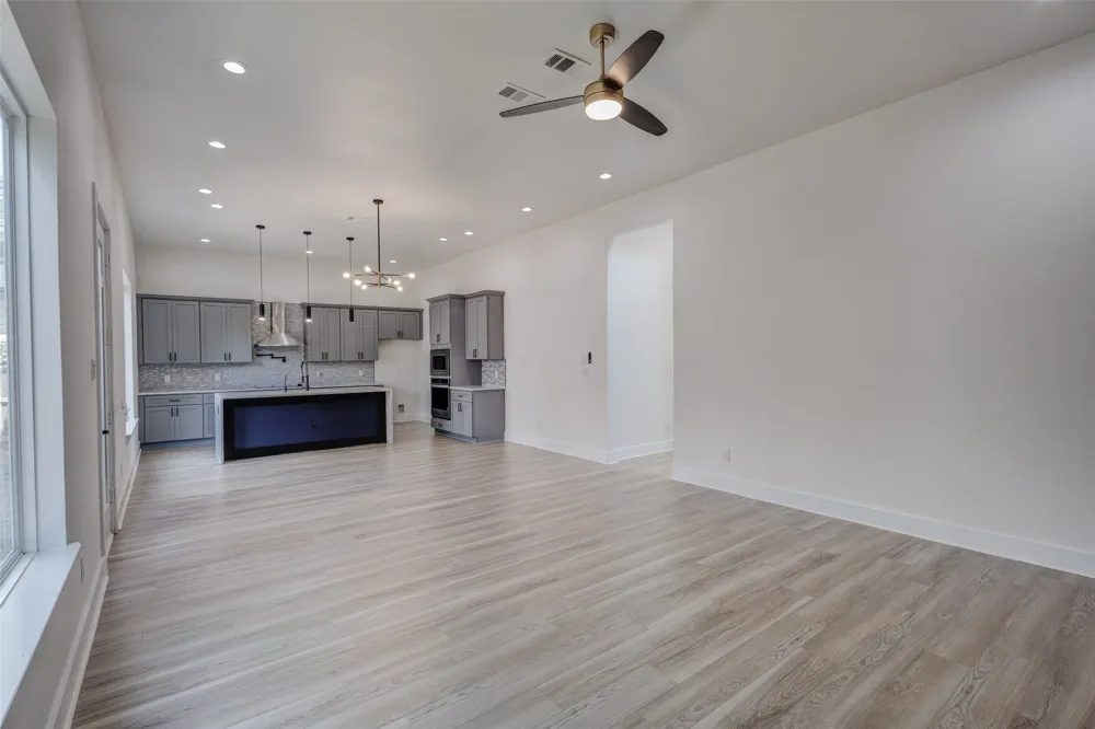 2501 Lenway Street Dallas, TX 75215