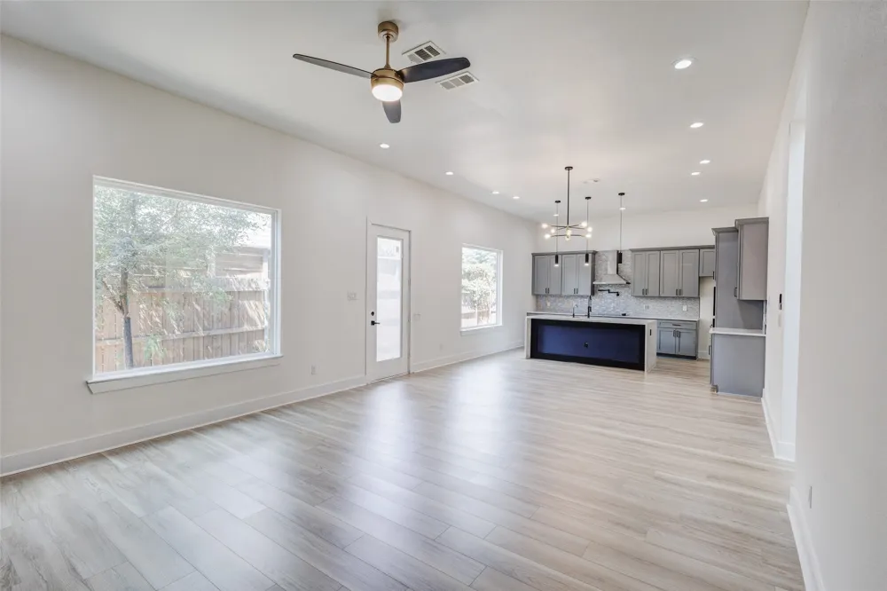 2501 Lenway Street Dallas, TX 75215