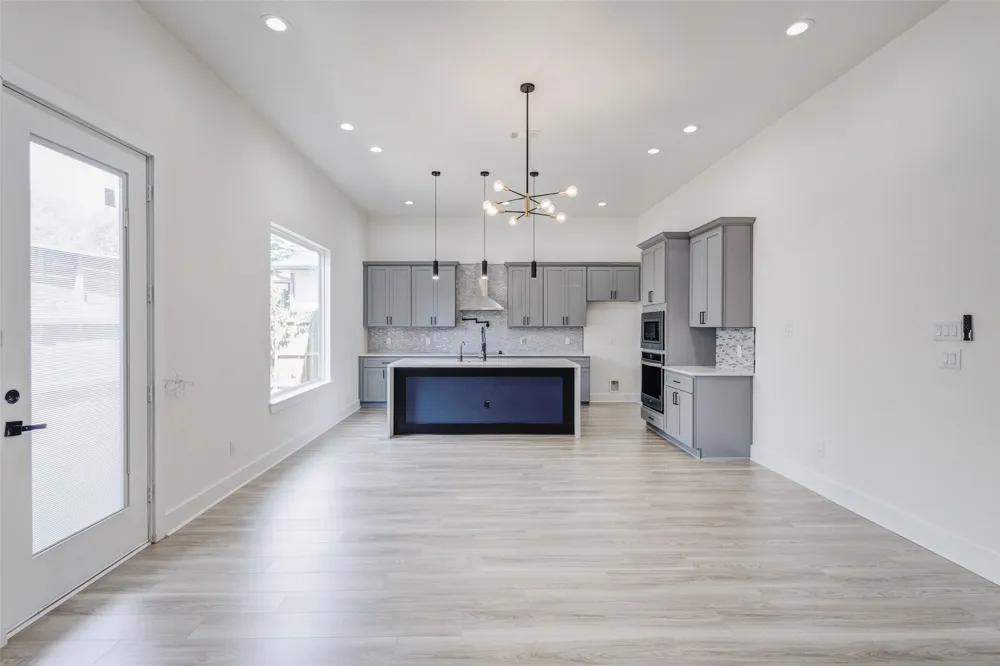 2501 Lenway Street Dallas, TX 75215