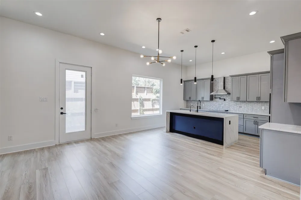 2501 Lenway Street Dallas, TX 75215