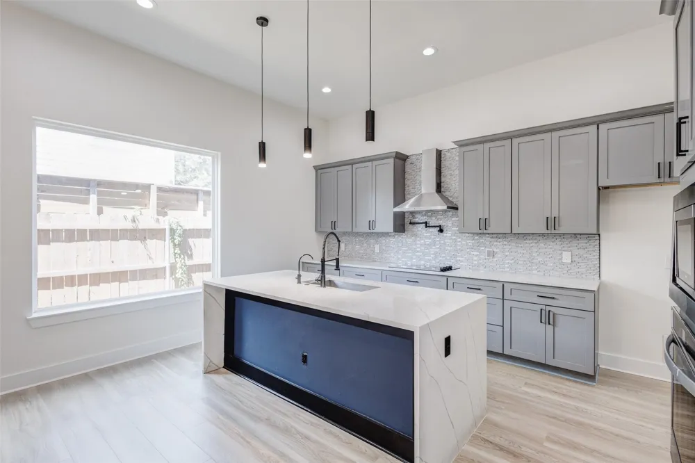 2501 Lenway Street Dallas, TX 75215