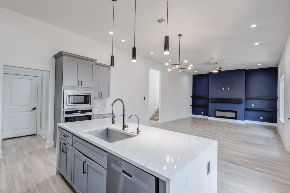 2501 Lenway Street Dallas, TX 75215