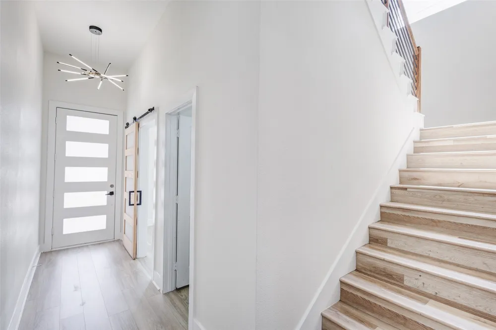 2501 Lenway Street Dallas, TX 75215