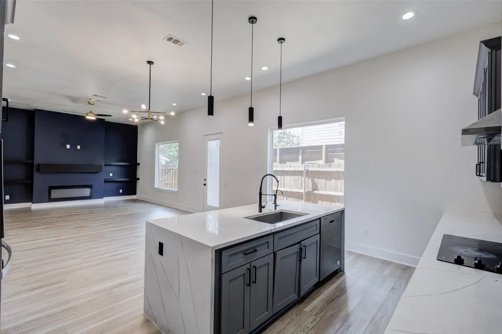 2501 Lenway Street Dallas, TX 75215