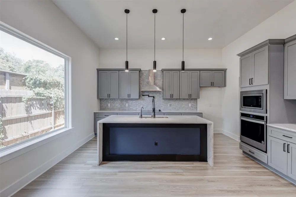 2501 Lenway Street Dallas, TX 75215