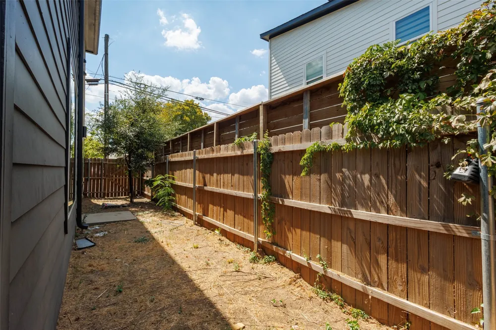 2501 Lenway Street Dallas, TX 75215