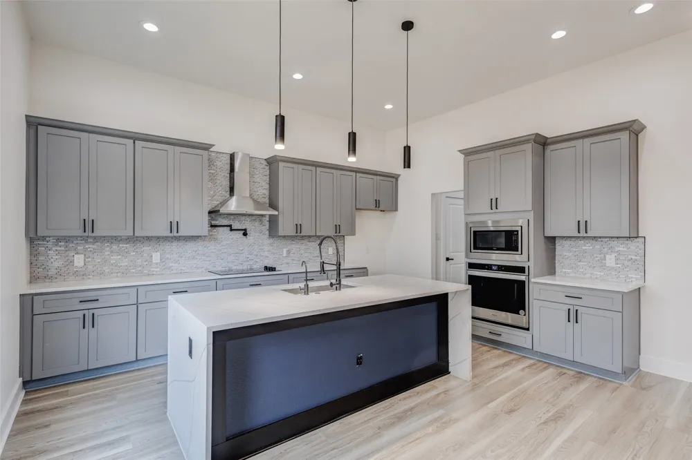 2501 Lenway Street Dallas, TX 75215