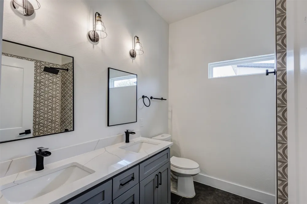 2501 Lenway Street Dallas, TX 75215