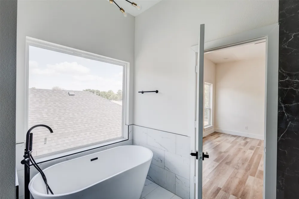 2501 Lenway Street Dallas, TX 75215