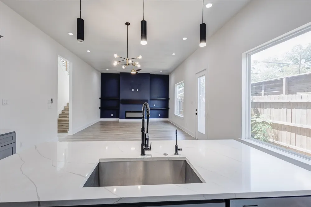2501 Lenway Street Dallas, TX 75215