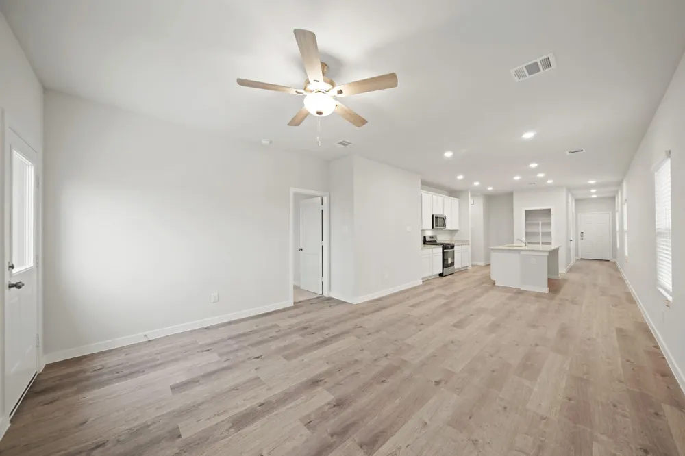 1894 Redwood Lane Dayton, TX 77535