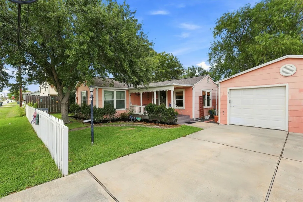 6317 Avenue R Galveston, TX 77551