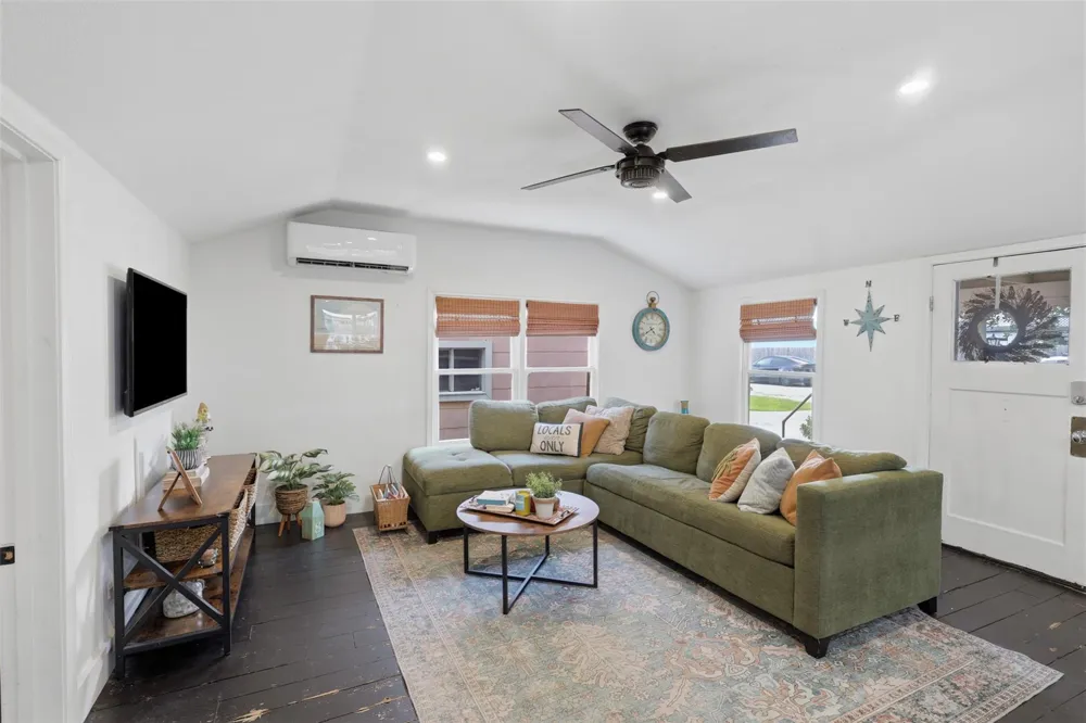 6317 Avenue R Galveston, TX 77551