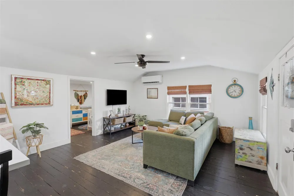 6317 Avenue R Galveston, TX 77551