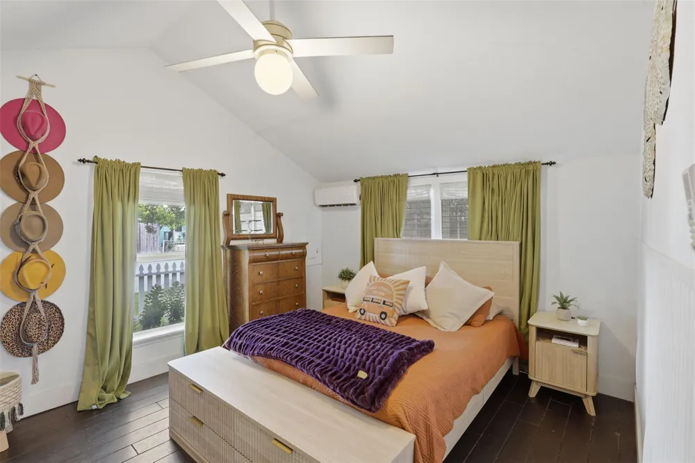 6317 Avenue R Galveston, TX 77551