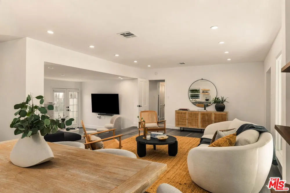 2903 Delaware Avenue Santa Monica, CA 90404