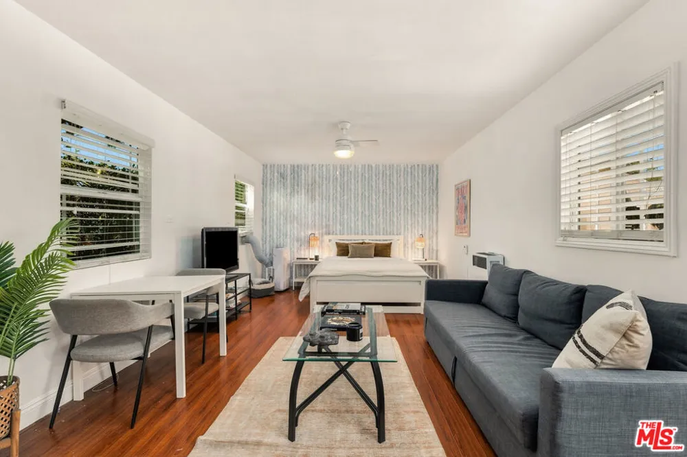 2903 Delaware Avenue Santa Monica, CA 90404