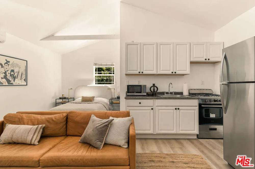 2903 Delaware Avenue Santa Monica, CA 90404