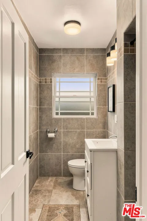 2903 Delaware Avenue Santa Monica, CA 90404