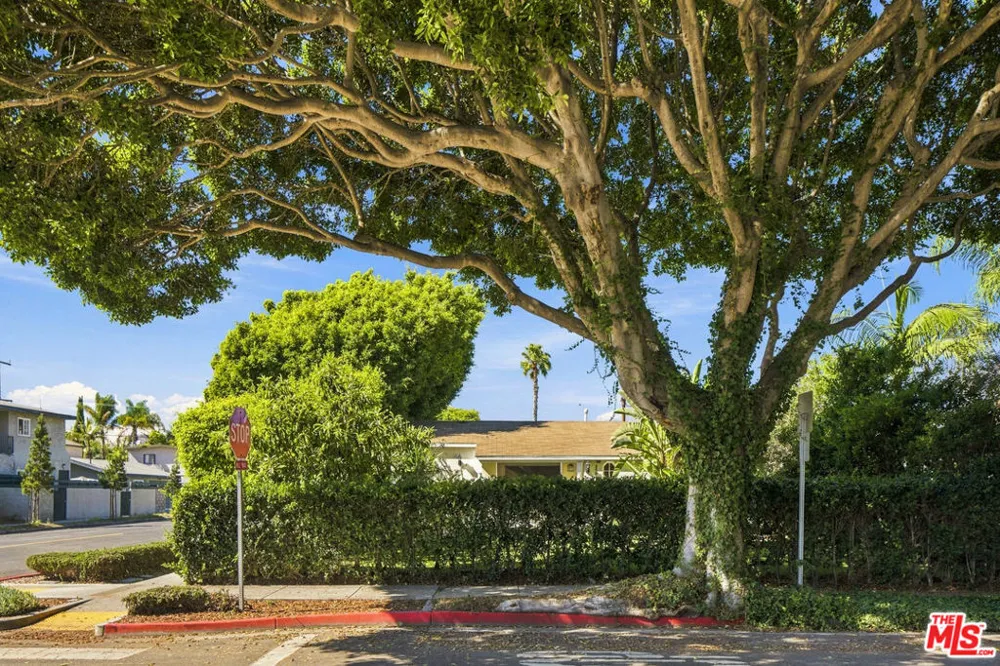2903 Delaware Avenue Santa Monica, CA 90404