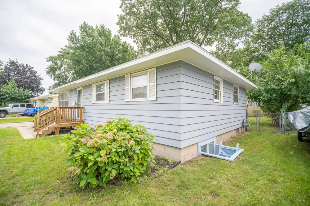 1355 W Broadway Avenue Muskegon, MI 49441