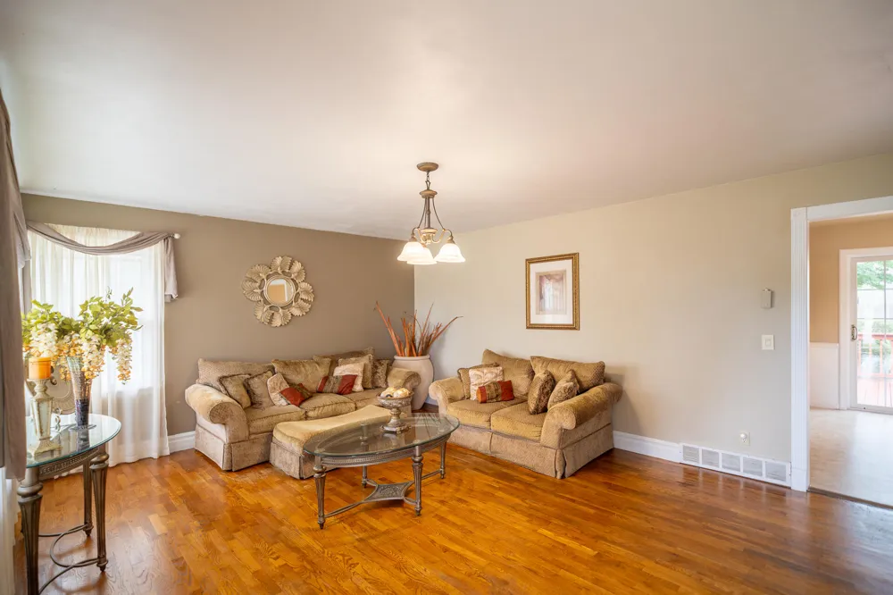 1355 W Broadway Avenue Muskegon, MI 49441