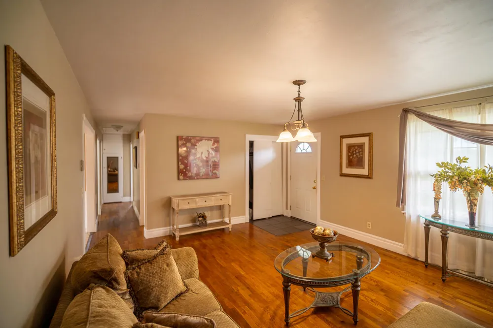 1355 W Broadway Avenue Muskegon, MI 49441