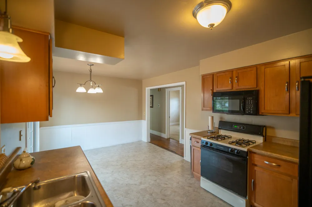 1355 W Broadway Avenue Muskegon, MI 49441