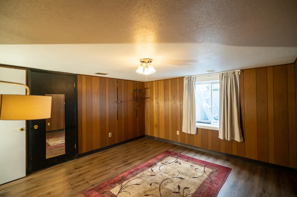 1355 W Broadway Avenue Muskegon, MI 49441
