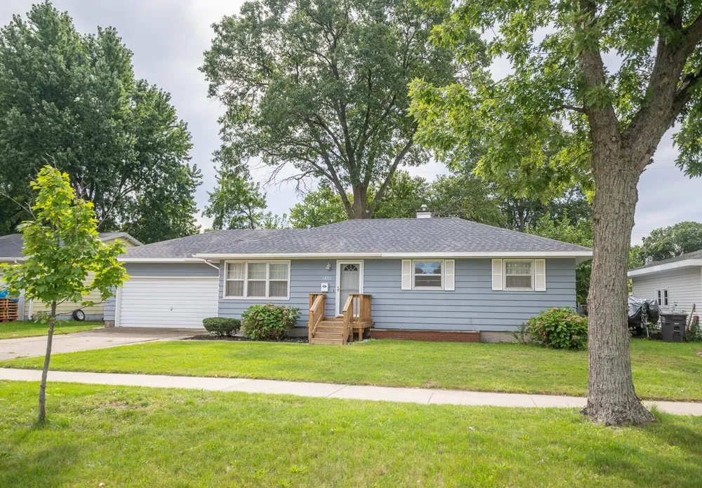 1355 W Broadway Avenue Muskegon, MI 49441