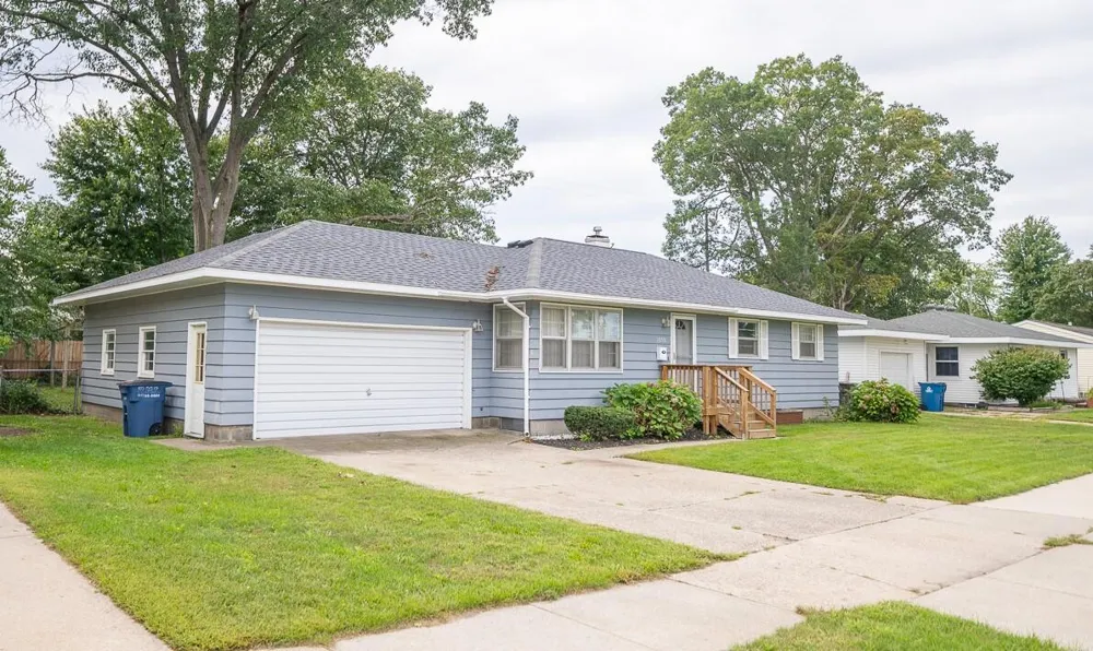 1355 W Broadway Avenue Muskegon, MI 49441