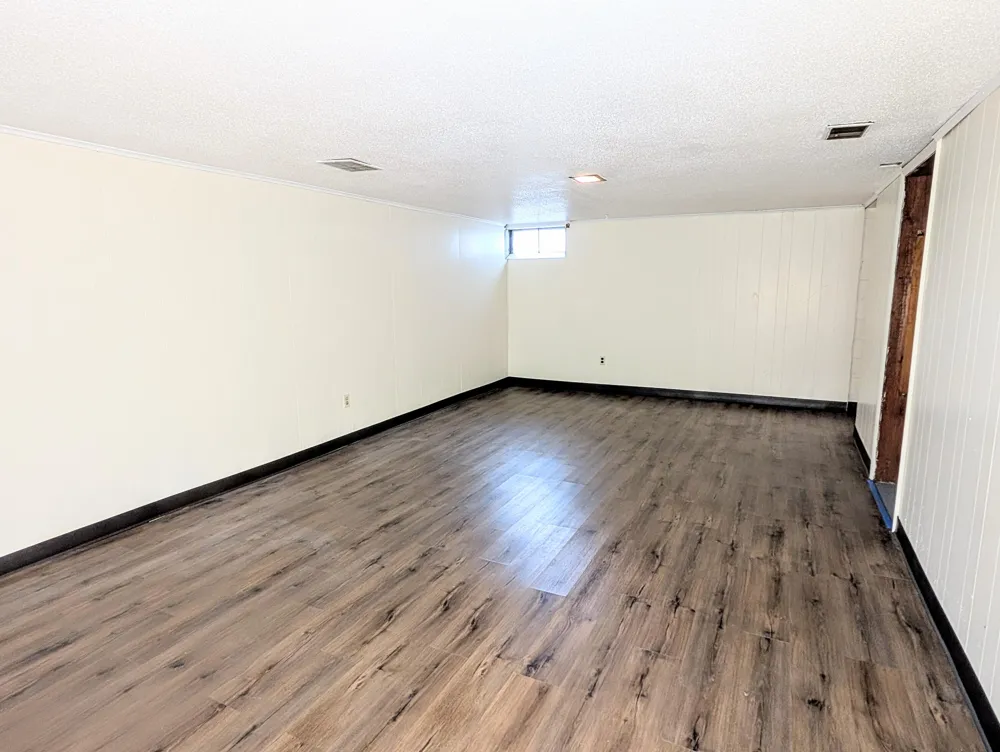 1355 W Broadway Avenue Muskegon, MI 49441